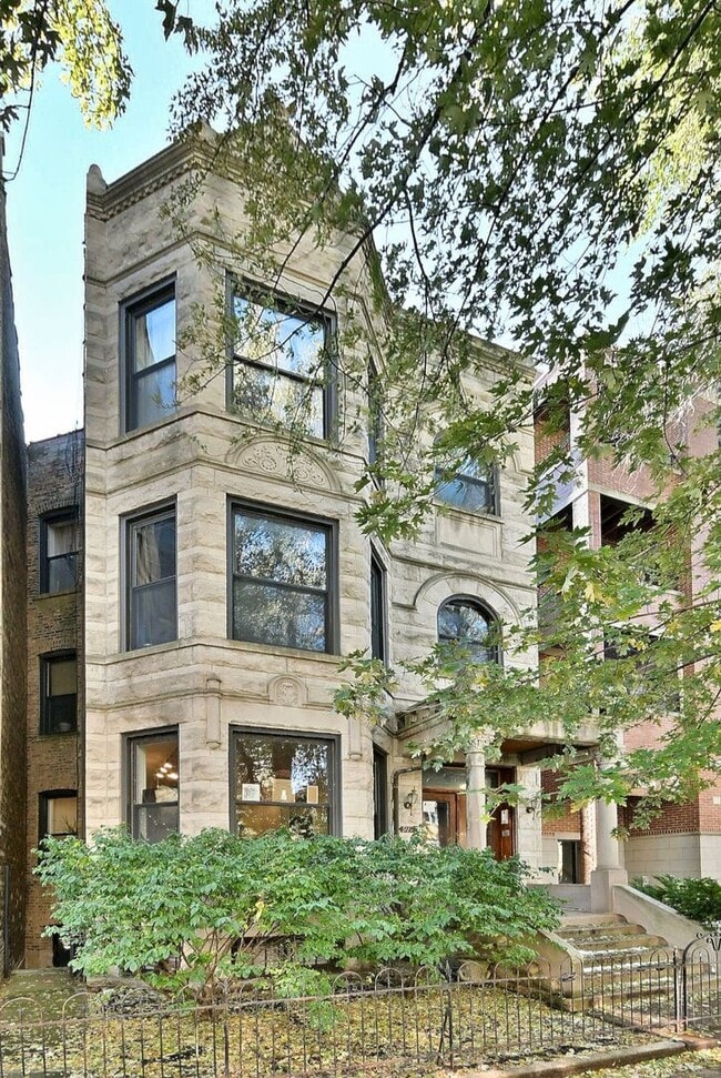 Building Photo - 911 W Dakin St Unit 2