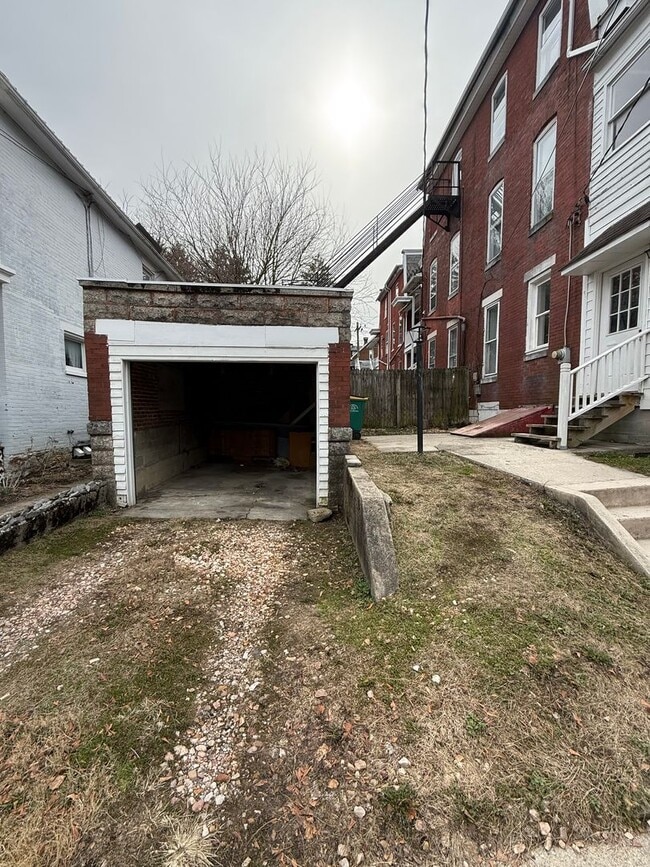 49 W Commerce St