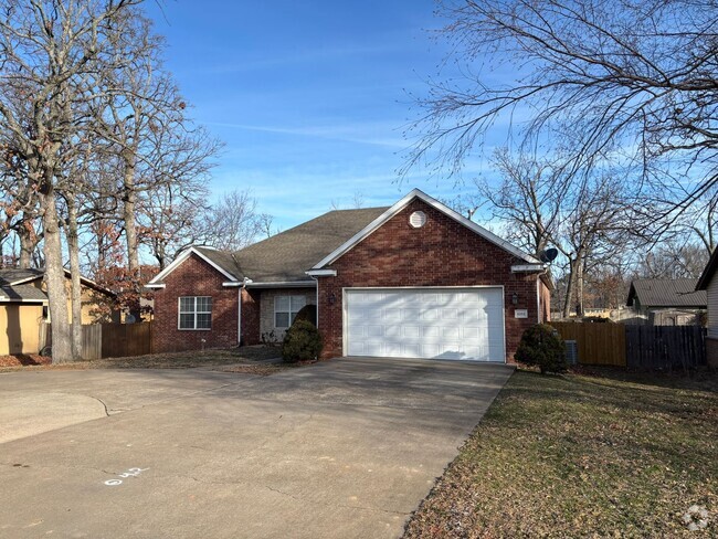 Building Photo - Charming 4-Bedroom Home in Rogers with Bea...