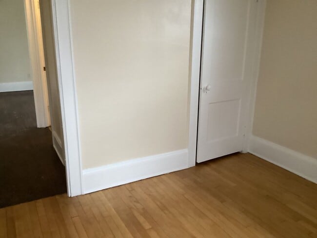 Building Photo - 5550 N 35th St Unit 5550 (Lower)