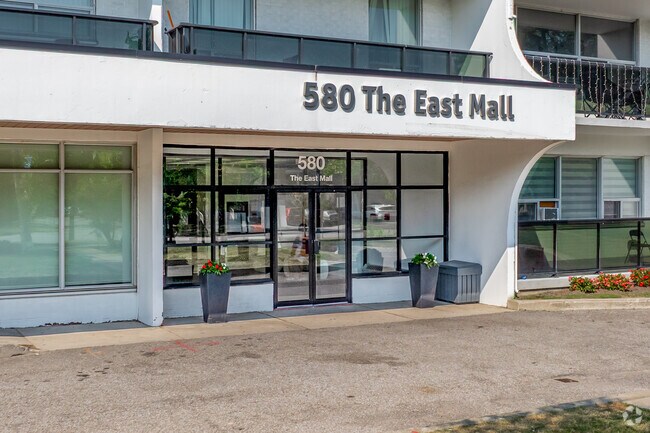 Entrance - 580 The East Mall