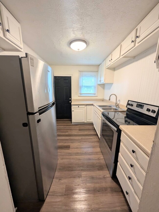 Photo - 401 Amber St
