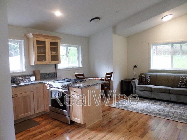 Photo - 209 Granite St