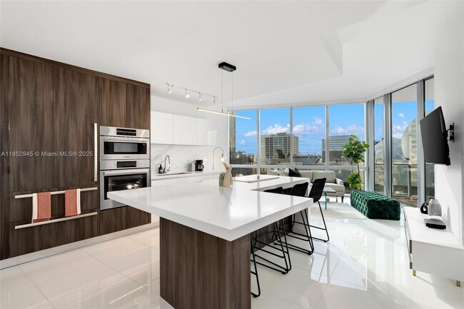 Building Photo - 851 NE 1st Ave Unit 1010 Rental