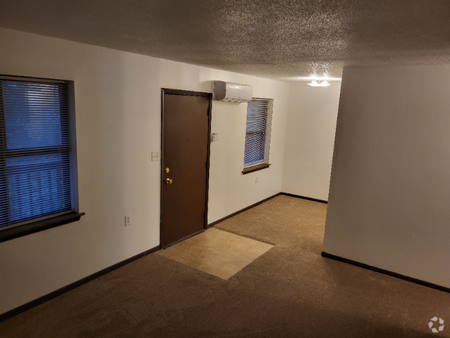 Building Photo - 1102 W McPherson St Unit 3 Rental