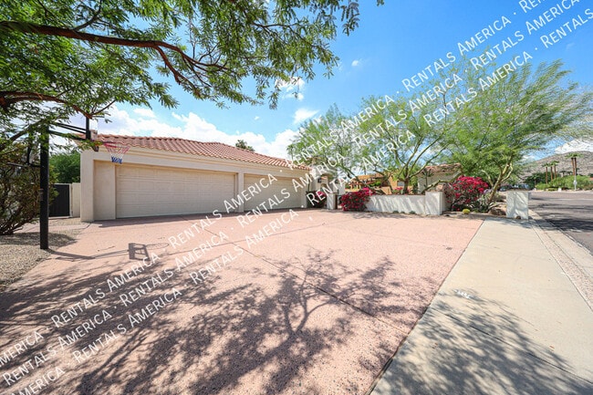 Building Photo - 3525 E Equestrian Trail Rental
