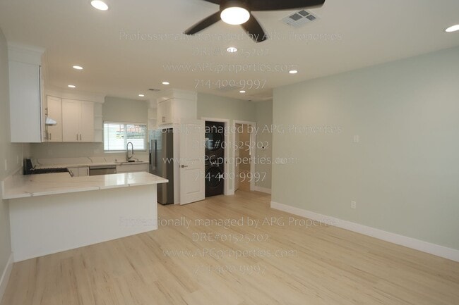 Photo - 9565 Mansor Ave