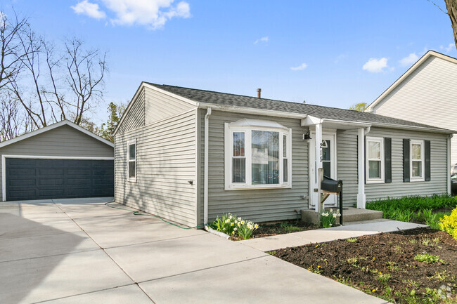 Building Photo - 215 E Maxon Ln Rental