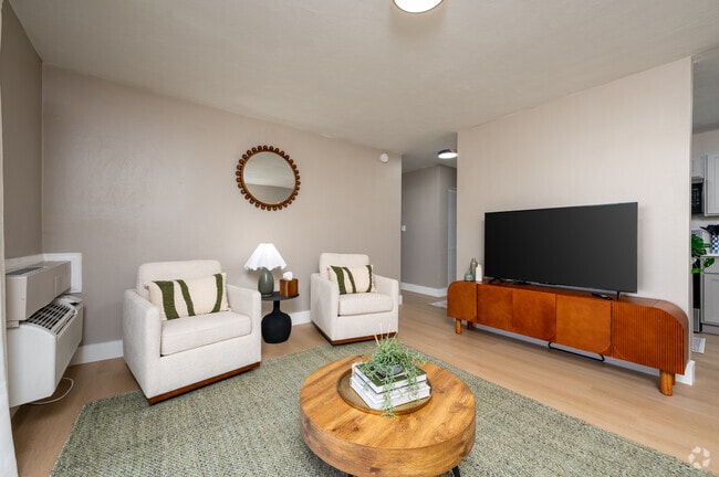 1BR, 1BA - 700SF - Living Room
