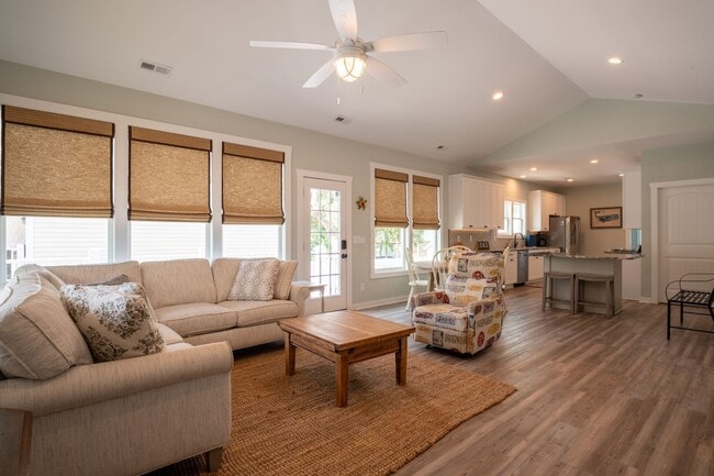 Photo - NEW, CLEAN OFF-SEASON RENTAL NOVEMBER THRO...