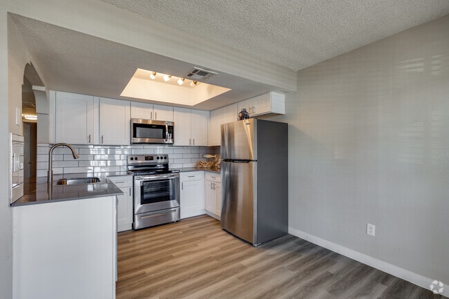 2 HAB, 2 BA - 1,200 ft²