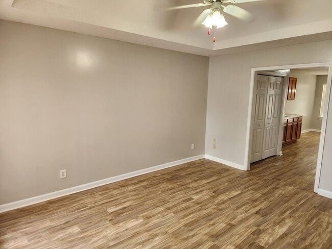 Photo - 306 Haverhill Cir