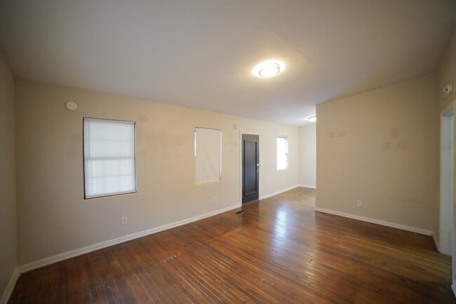 Photo - 2031 Holmes St