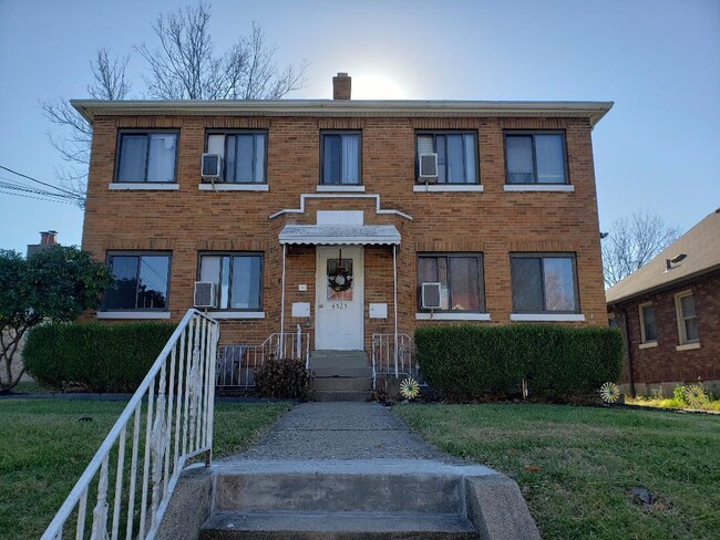 Building Photo - 4525 Roth Ave Unit #2W