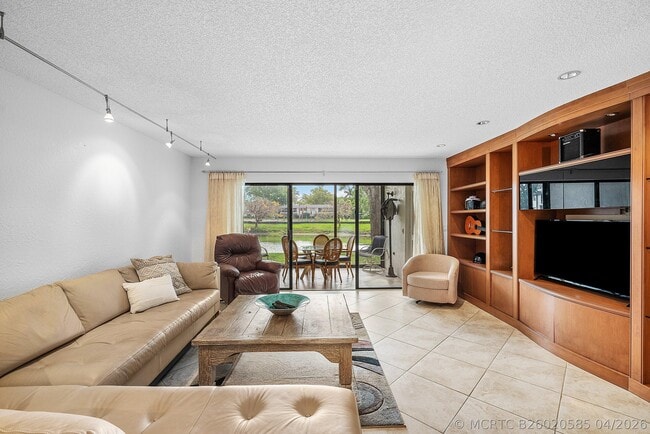 22 Westgate Ln Unit E