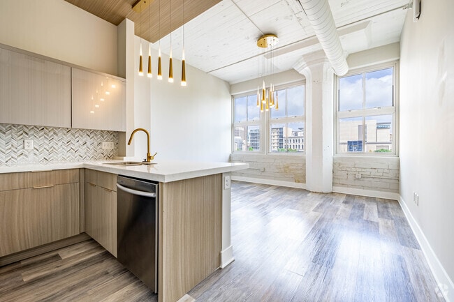 1BR, 1BA - 794SF - Kitchen / Living Room
