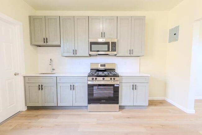 Building Photo - 4312 John F. Kennedy Blvd Unit 4