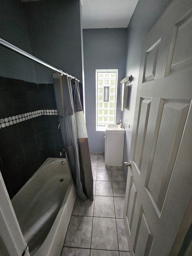 Photo - 6620 S Saint Lawrence Ave Unidad 2R