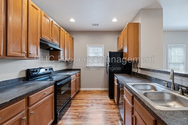 1145 Lookout Ave NW