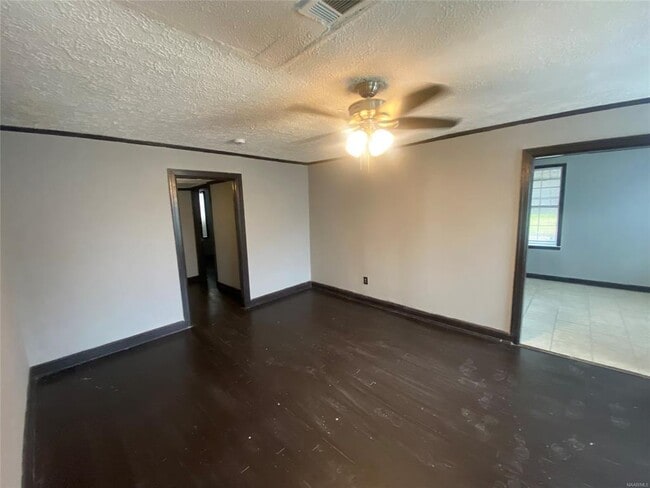 Photo - 3577 Whiting Ave