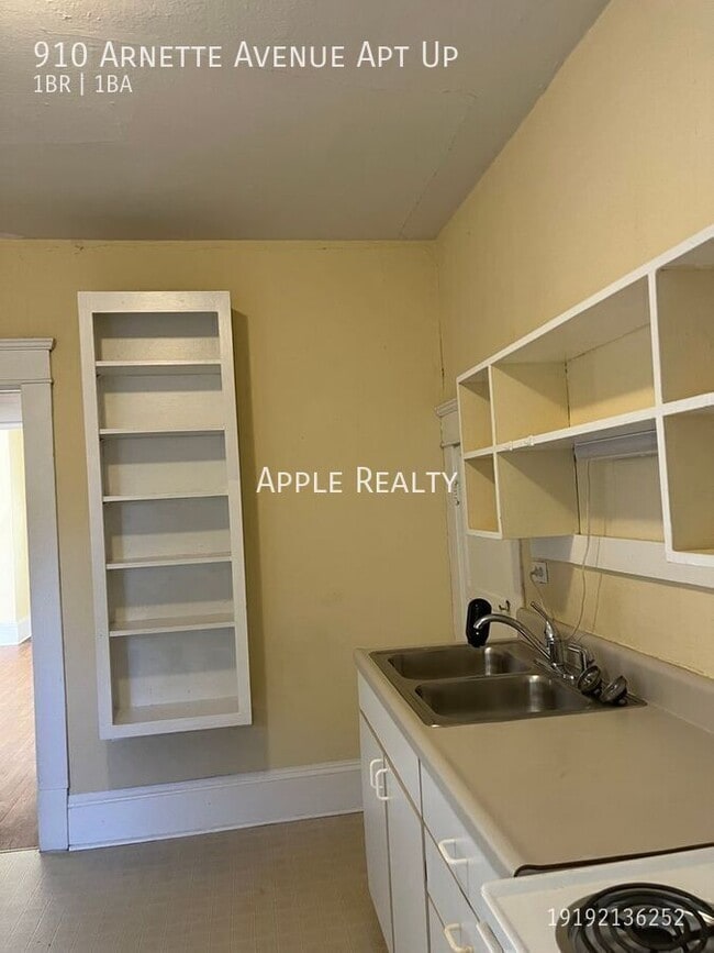 910 Arnette Ave