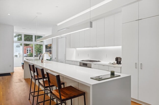 Building Photo - 1539 6th St NW Unit # 1