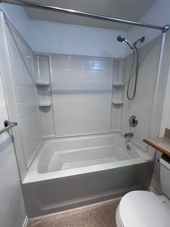 2 BR 2 BA Condo in east bremerton - 2 BR 2 BA Condo in east bremerton