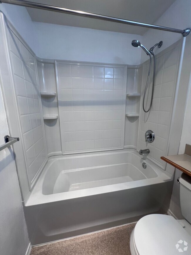 Building Photo - 2 BR 2 BA Condo in east bremerton
