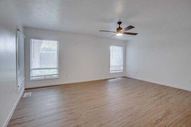 Photo - Pre Leasing for Fall 2026! 4/3 in Medical District