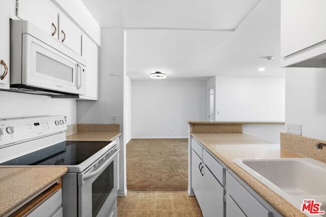 Photo - 7301 Raintree Cir