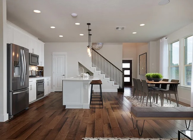 Photo - 341 Willowmore Dr