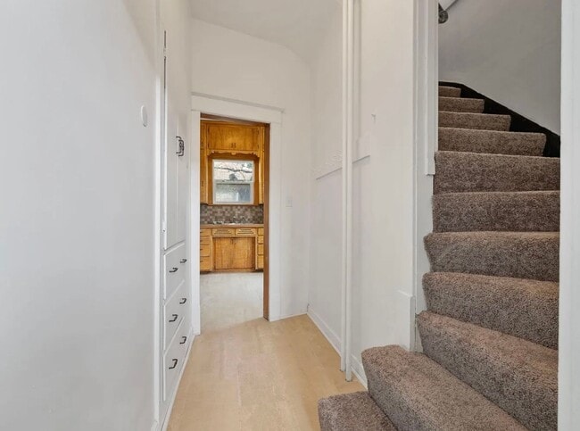 Photo - 8 Bedroom 3 Bathroom House Available August - Close to Campus - August 1 or ASAP Move In!