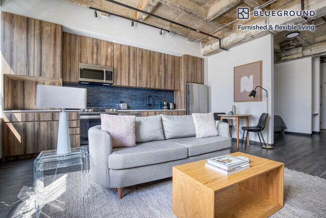 Photo - 150 N Ashland Ave Unidad FL4-ID1051