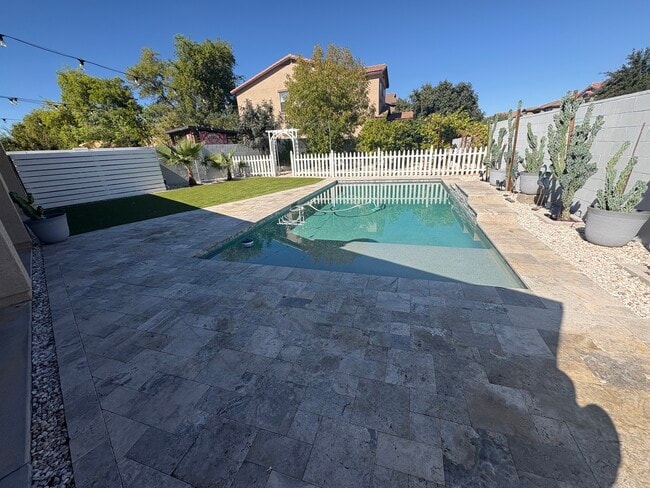 Photo - 1180 E Saddleback Pl