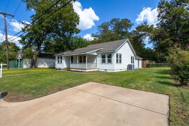 Photo - 1517 Live Oak St