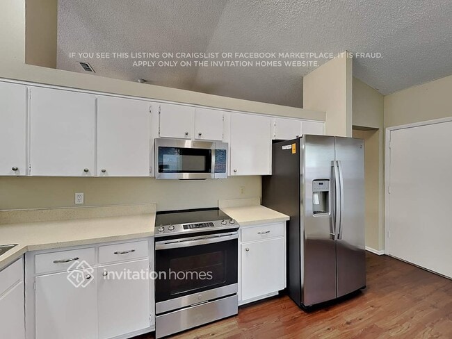 Photo - 515 49th St E