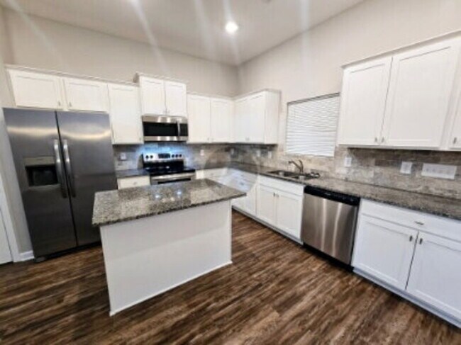 Photo - 28 Roundabout Ln