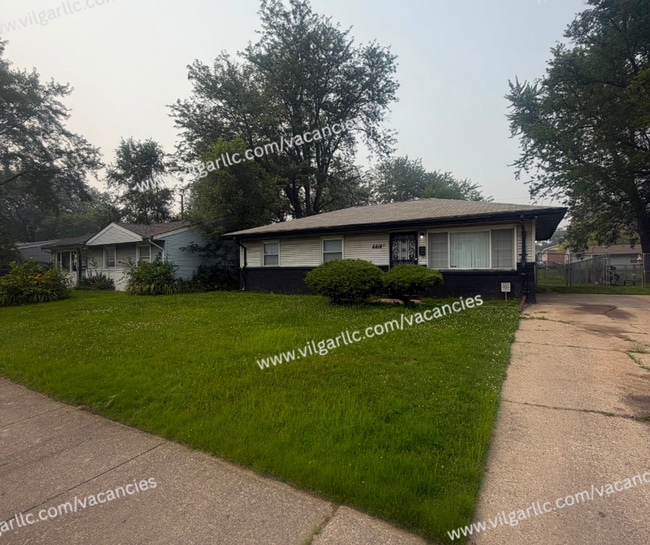 Building Photo - Very spacious 3 Bedroom • 1 Bathroom home.