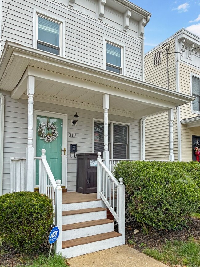 Building Photo - Updated 3 Bedroom in Manchester! Rental