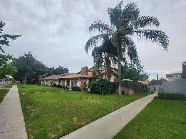 Building Photo - TERRACE2539 Unit C