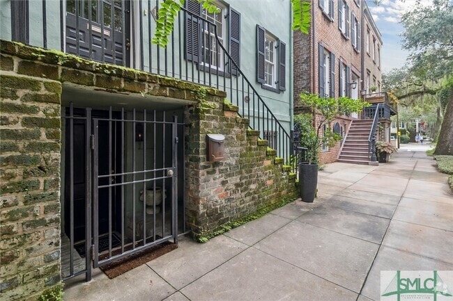 Building Photo - 18 E Jones St Rental