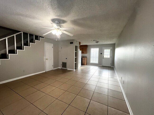 Photo - 211 Al Pearson Dr Unit Apt B