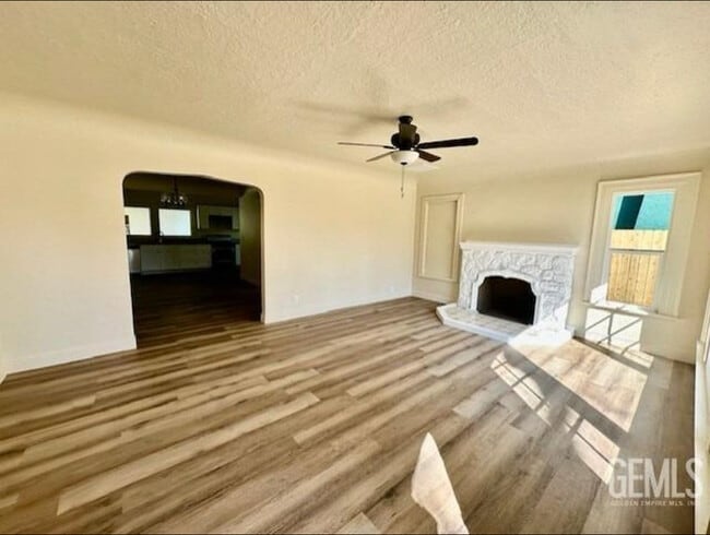 Photo - 220 Pacific St