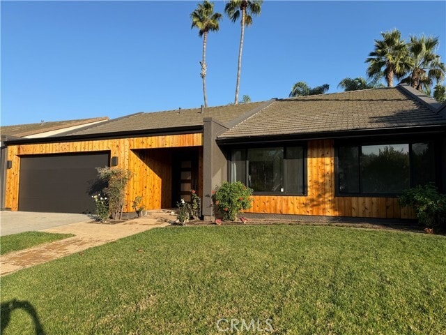 Building Photo - 15999 Via De Las Palmas