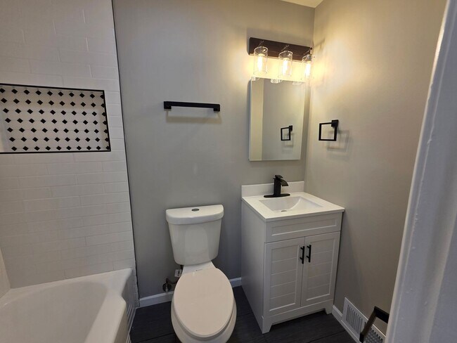 Photo - Newly Updated 3 bedroom 1 bathroom Apartment for Rent!