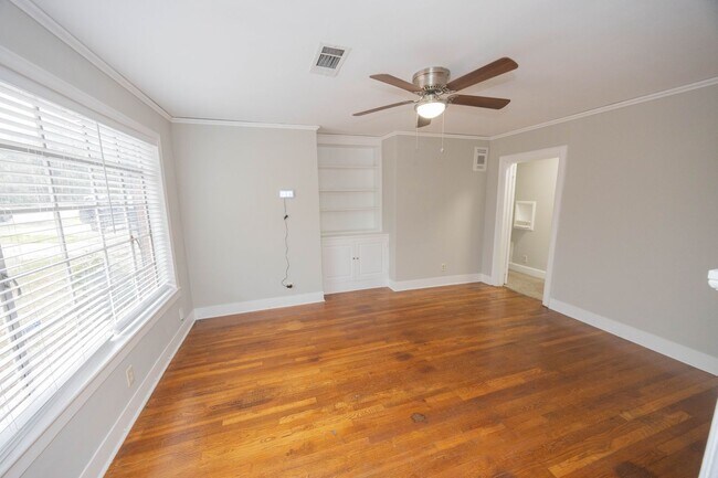 2058 Woodley Rd Unit A