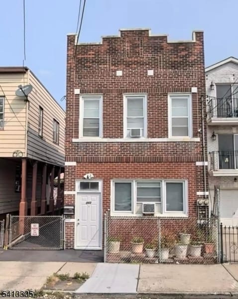 Photo - 343 3rd Ave W