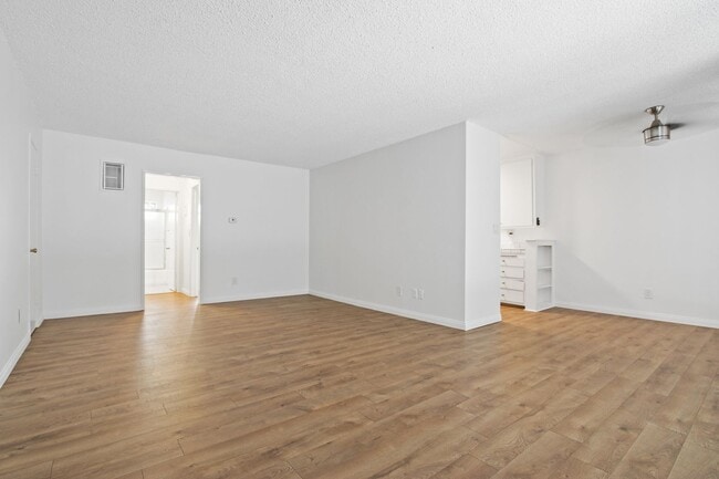 Building Photo - 3625 Mentone Ave