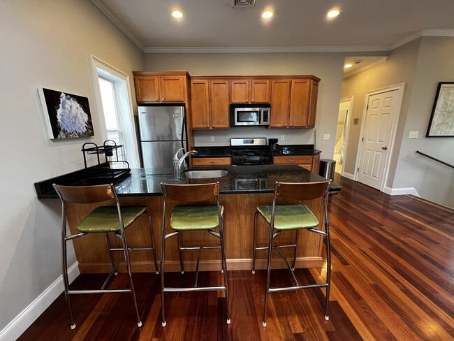 10 Bristol St Unit 3