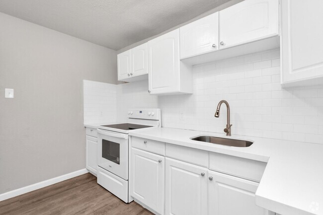 Building Photo - NICE 2 BEDROOM 1 BATH WITH 1600 SF Rental